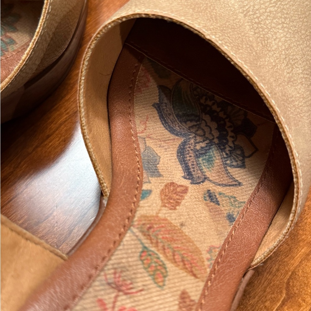 boc Beige/Tan Slingback Clog Heels - Picture 6 of 7